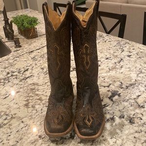 Corral Mid-Calf black square toe boots with brown cross and wings